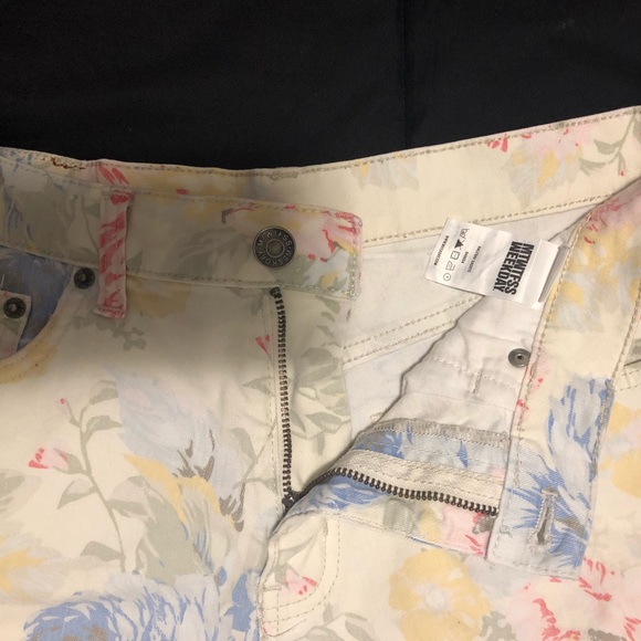 Vintage high waist light floral denim shorts - Picture 4 of 6